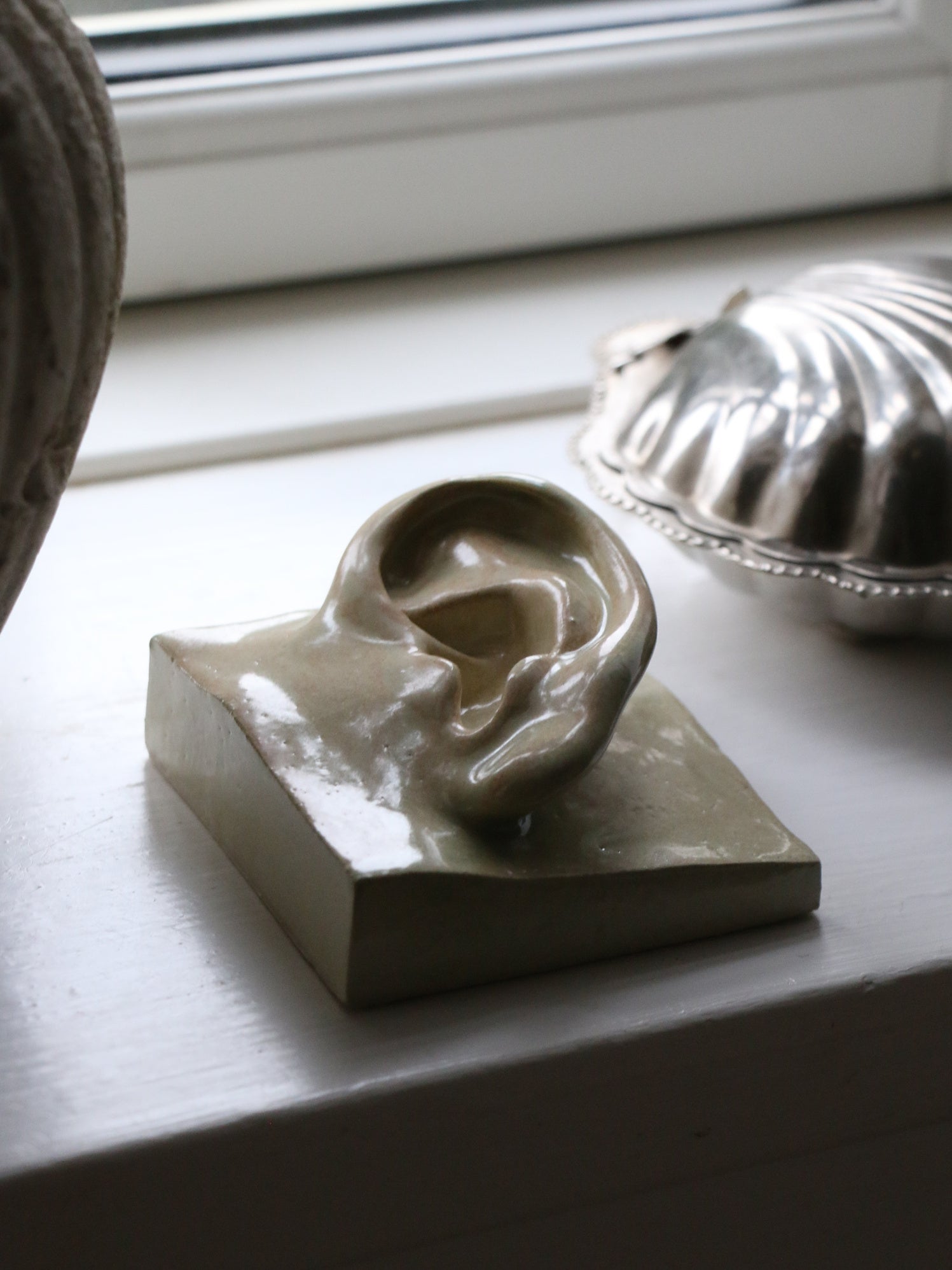 Ear Left | Keramisk Relief