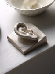 Ear Right | Keramisk Relief