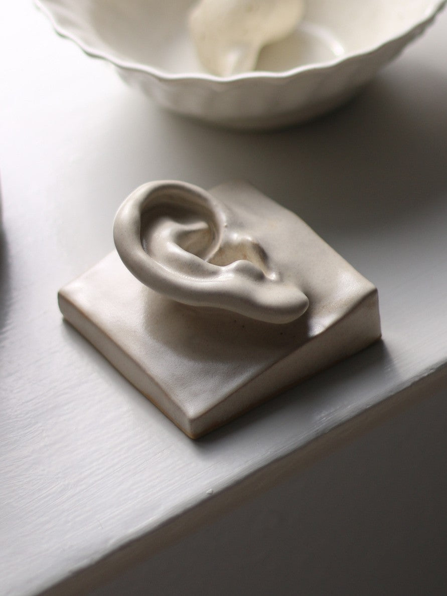 Ear Right | Keramisk Relief