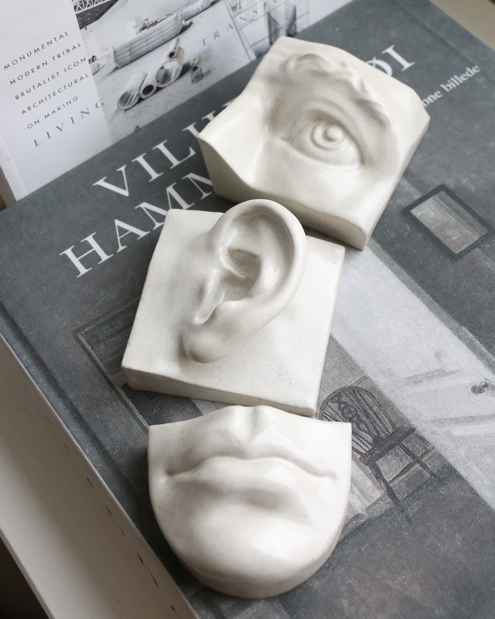 Eye Left | Keramisk Relief