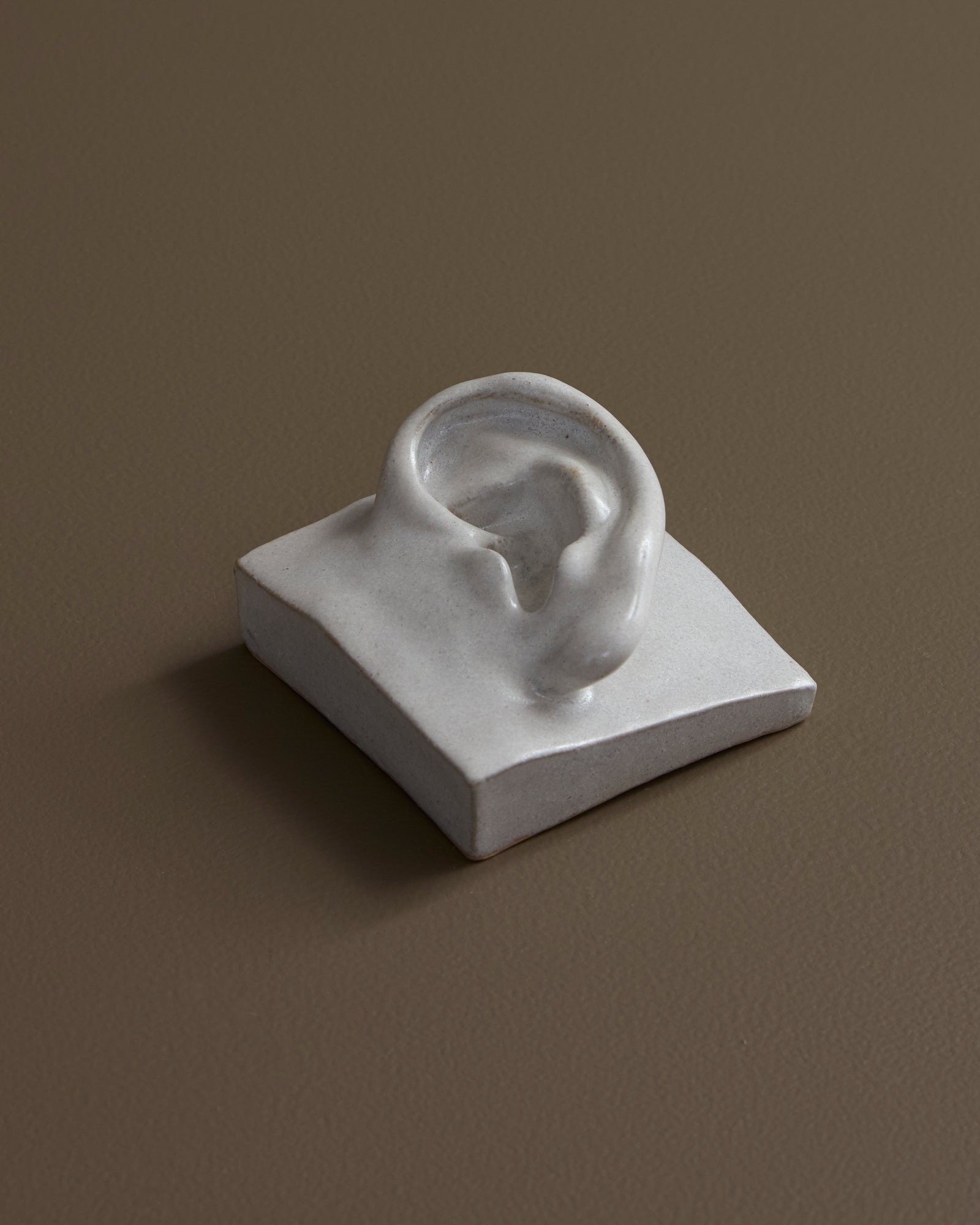 Ear Left | Keramisk Relief