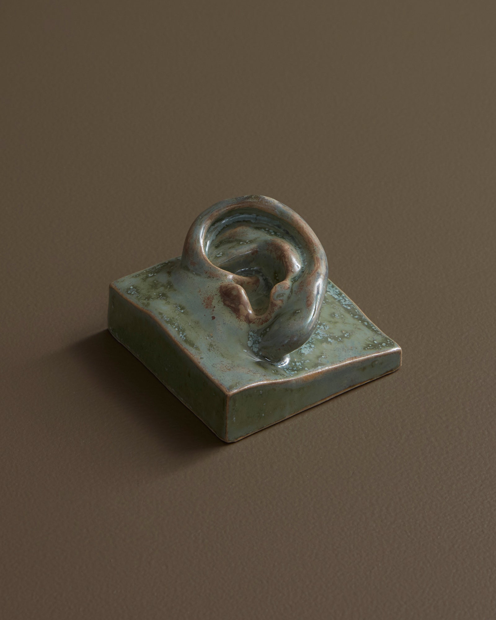Ear Left | Keramisk Relief
