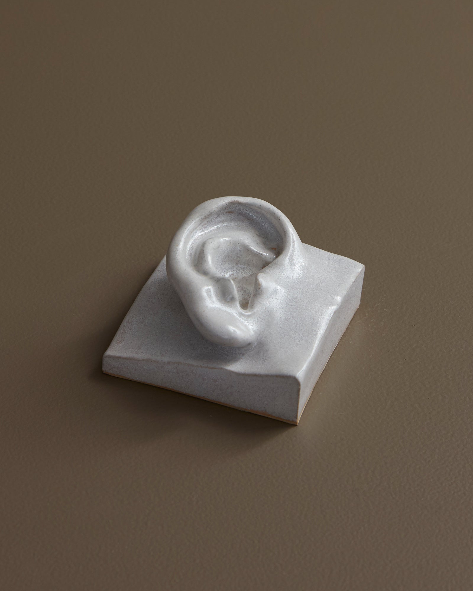 Ear Right | Keramisk Relief