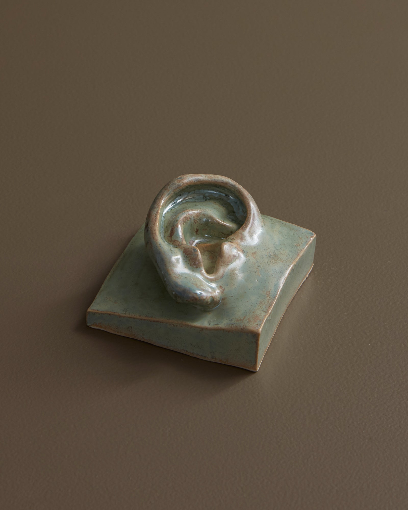 Ear Right | Keramisk Relief
