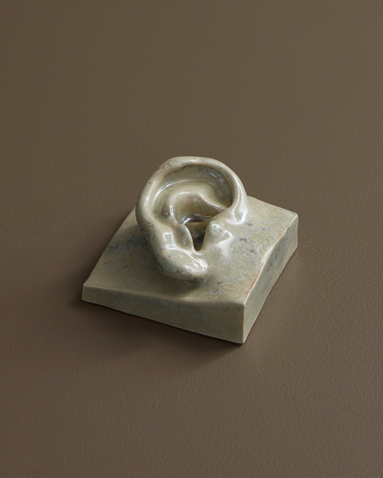 Ear Right | Keramisk Relief
