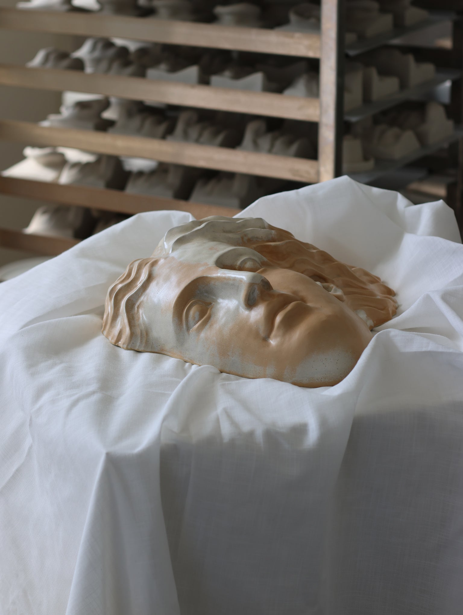 Hera | Keramisk Maske | Antique White