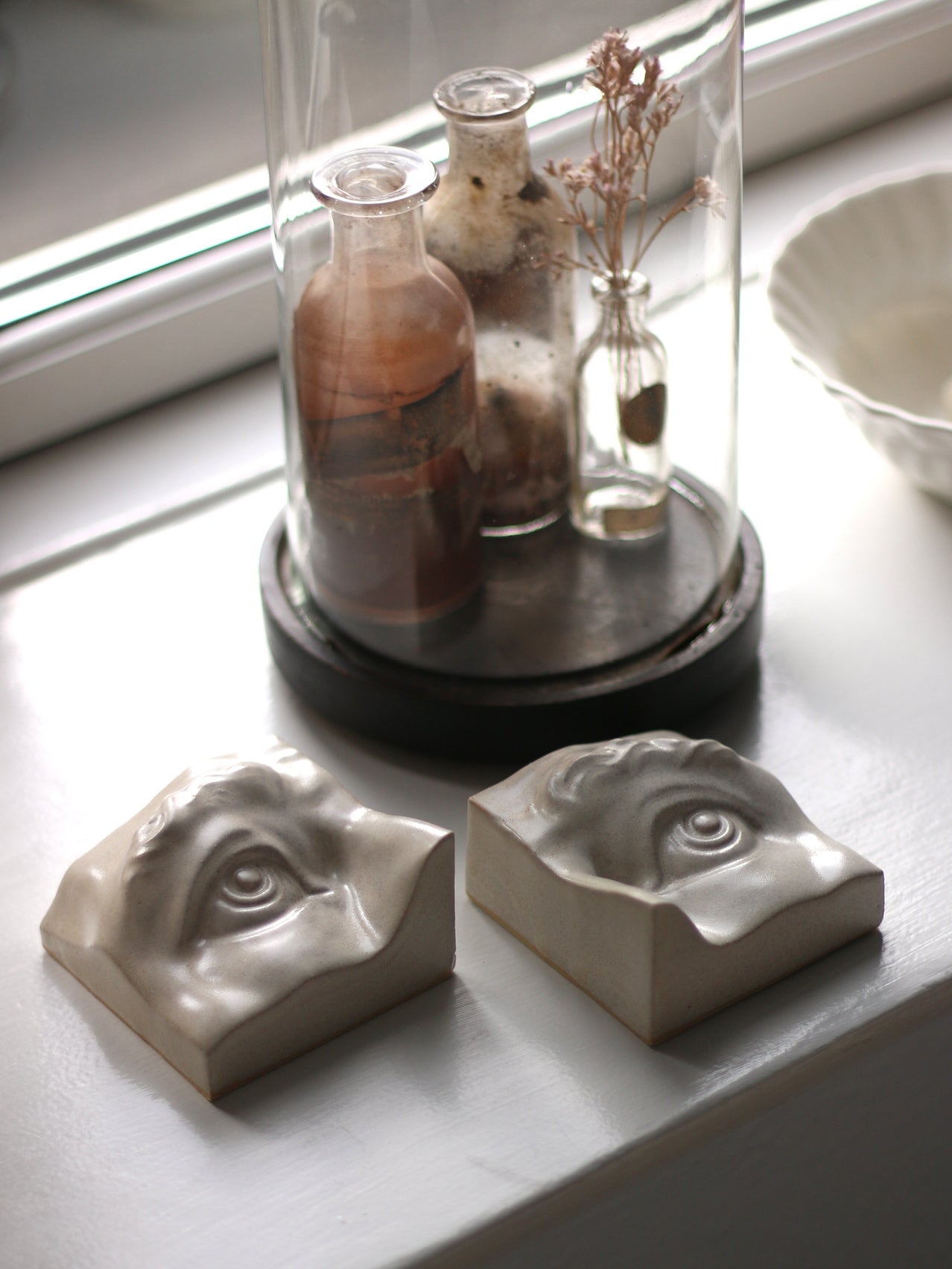 Eye Right | Keramisk Relief