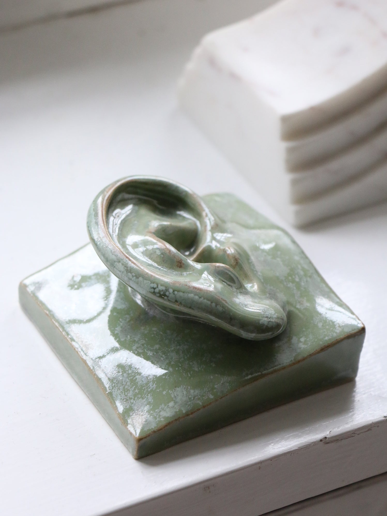 Ear Right | Keramisk Relief